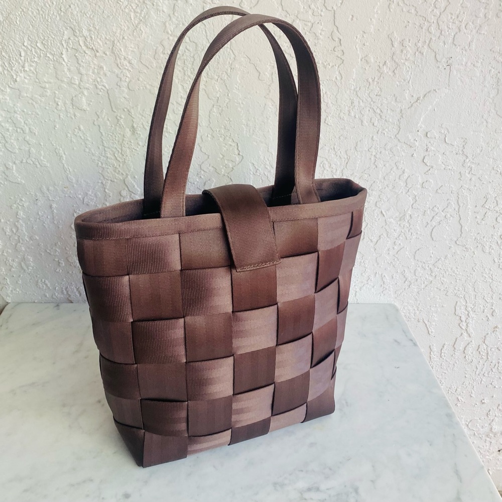 Harveys Seatbelt shoulder bag in copper brown